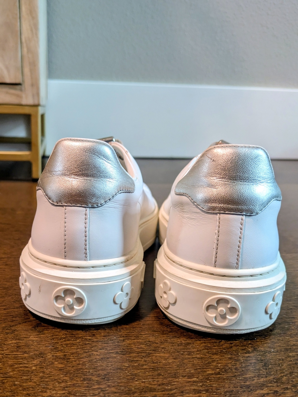 Louis Vuitton White Leather Platform Sneaker with Crystal LV Logo - Picture 4 of 9